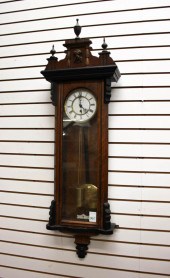 ONE-WEIGHT REGULATOR WALL CLOC