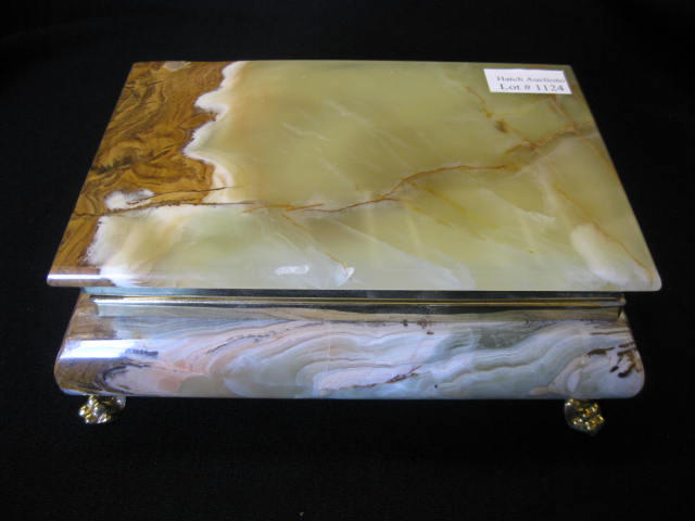Onyx Dresser Box footed 5'' x 7''.