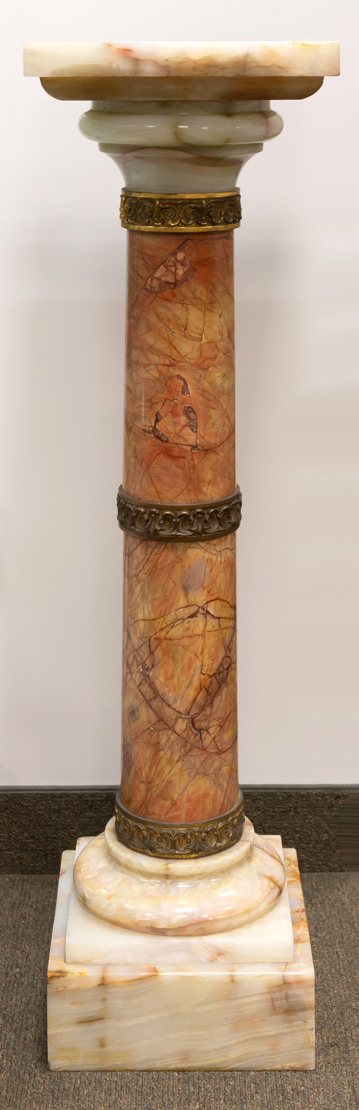 ONYX PEDESTAL circa 1900. with gilt