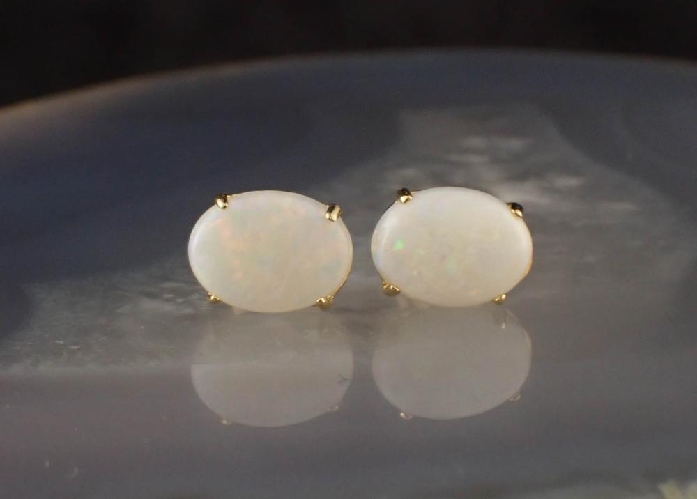 OPAL AND FOURTEEN KARAT GOLD EAR