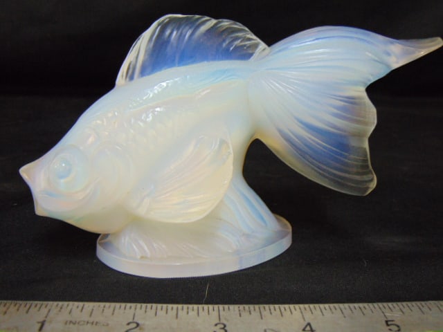 OPALESCENT ART GLASS GOLDFISH,