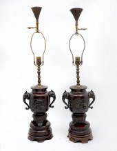 OPPOSING BRONZE JAPANESE FIGUR