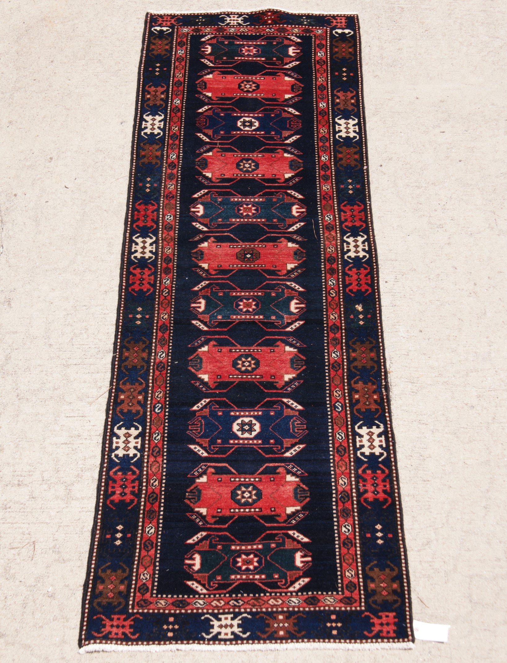 ORIENTAL RUG 3' X 9'2" HAMEDAN
