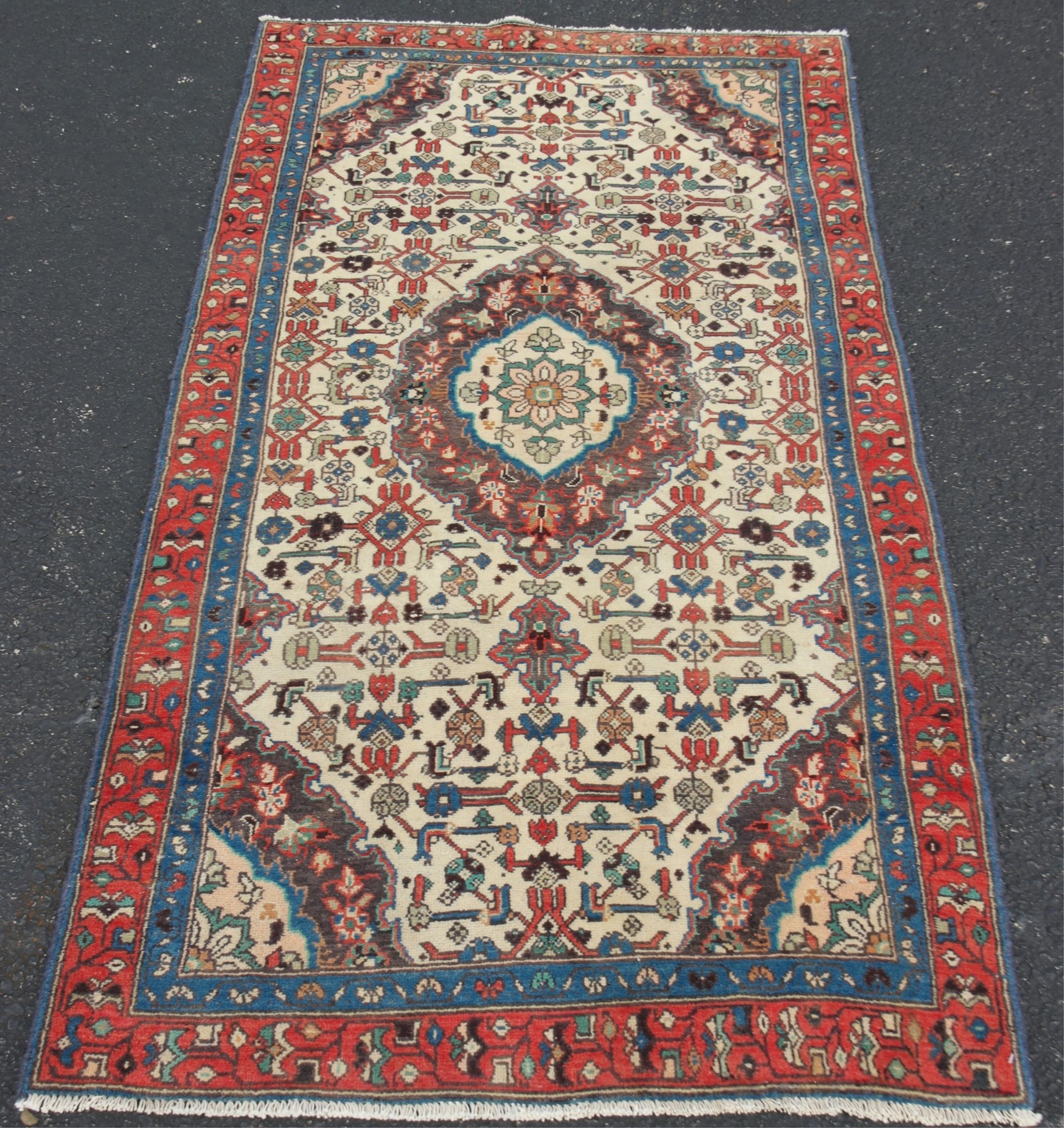 ORIENTAL RUG 3'1" X 6' SAROUK