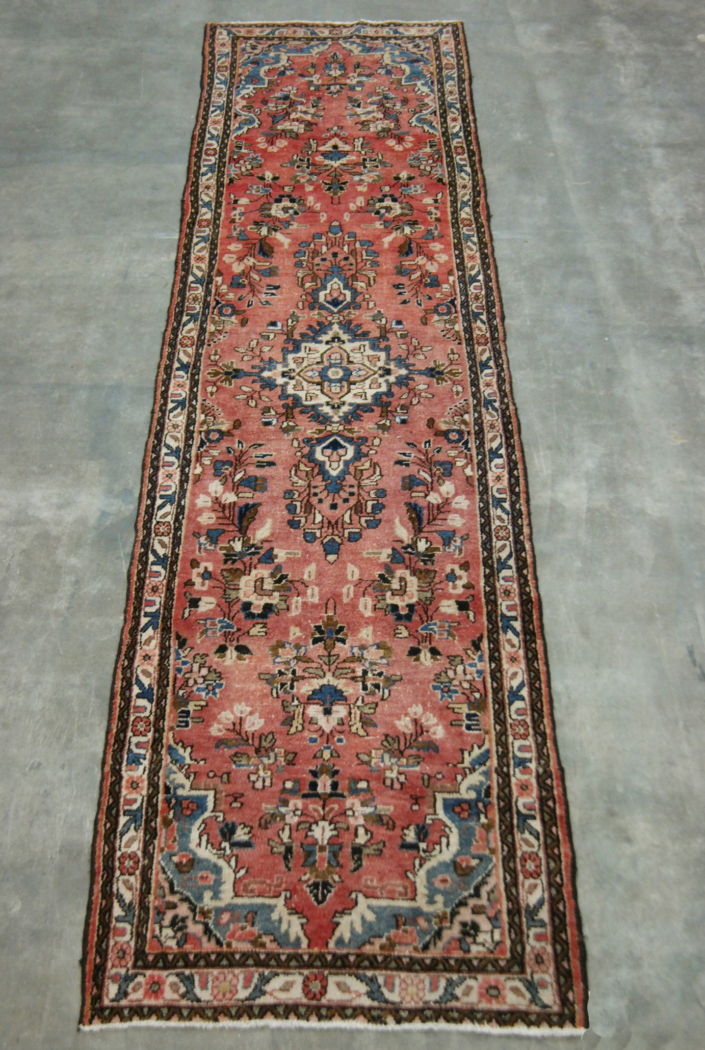 ORIENTAL RUG 3'2" X 12'7" 