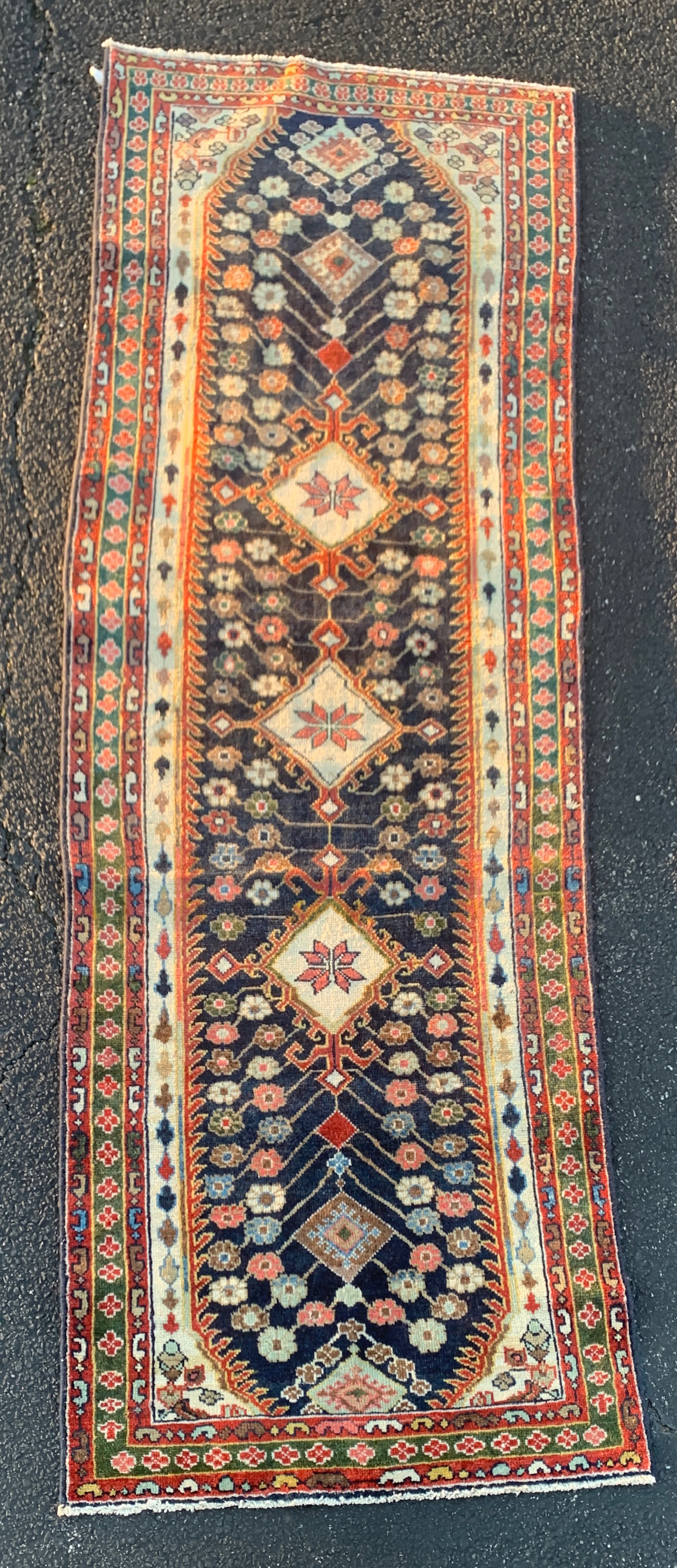 ORIENTAL RUG 3'3" X 10' HAMEDAN