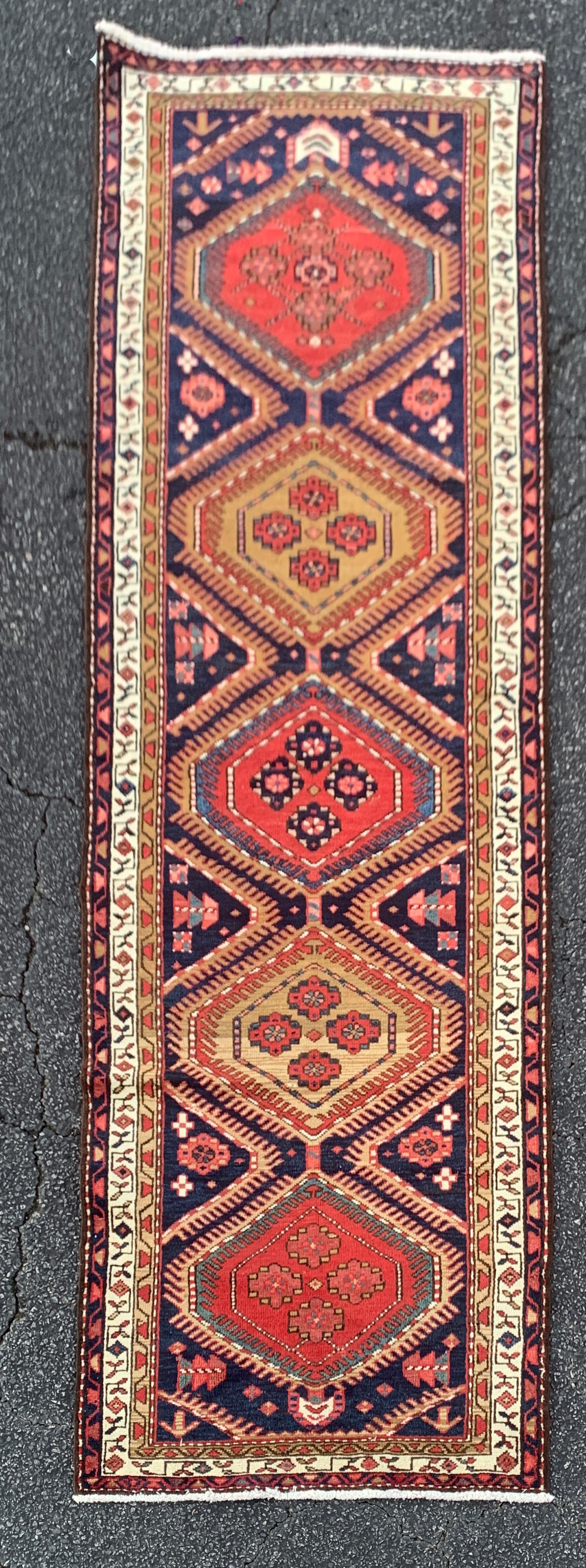 ORIENTAL RUG 3'4" X 10' 7"