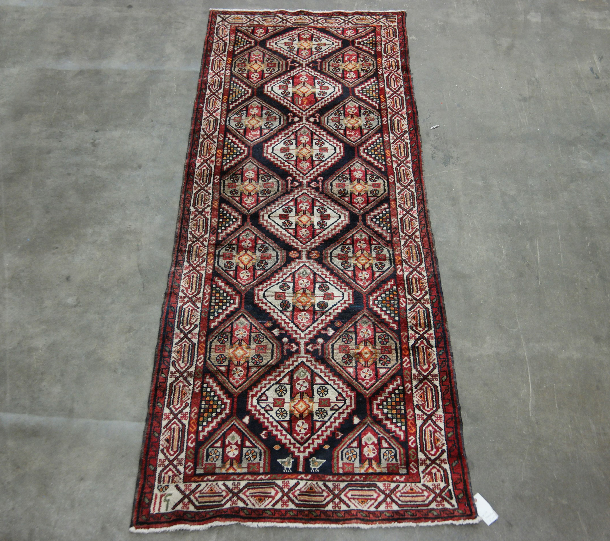 ORIENTAL RUG 3'5" X 9'10" HAMEDAN