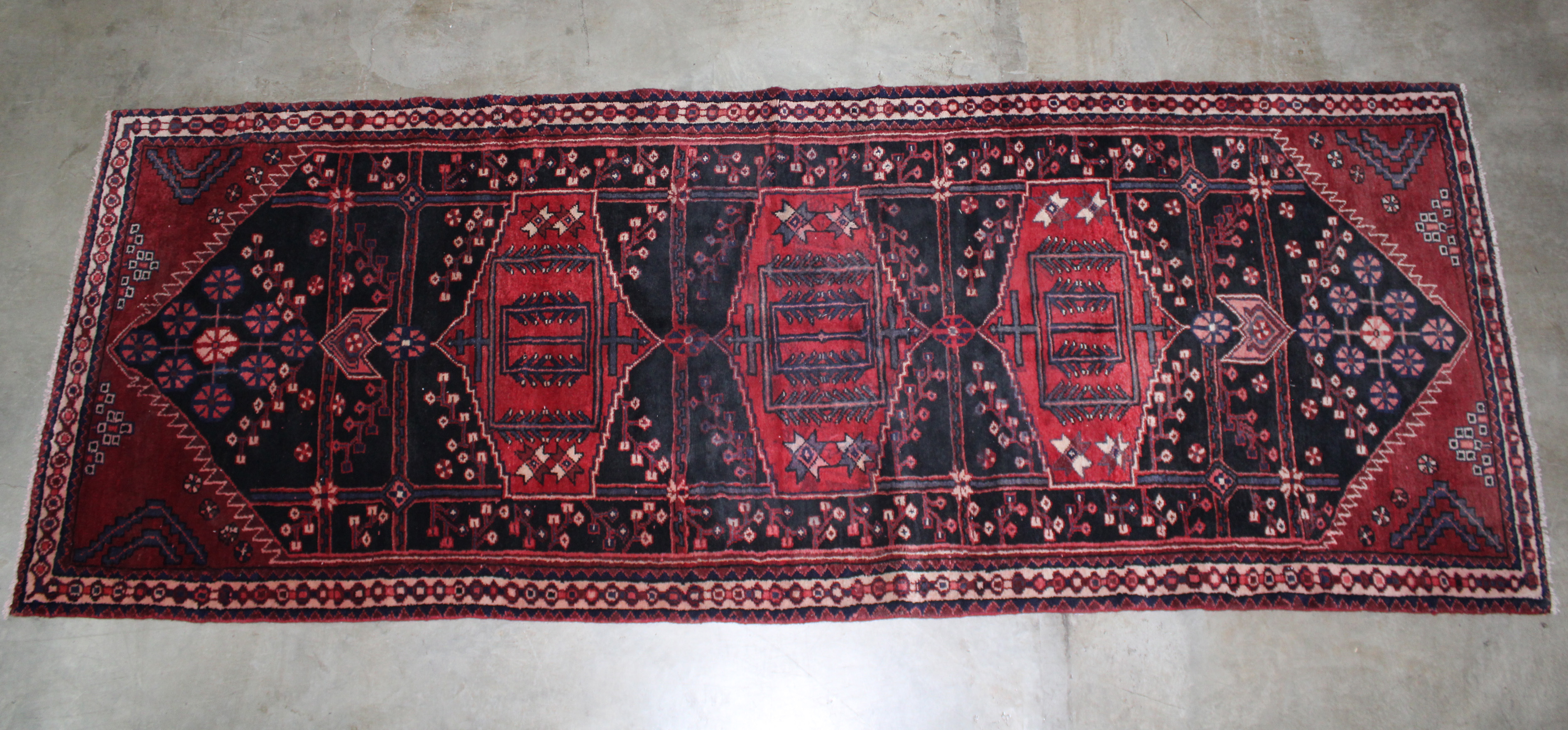 ORIENTAL RUG 4' X 10'5" HAMEDAN