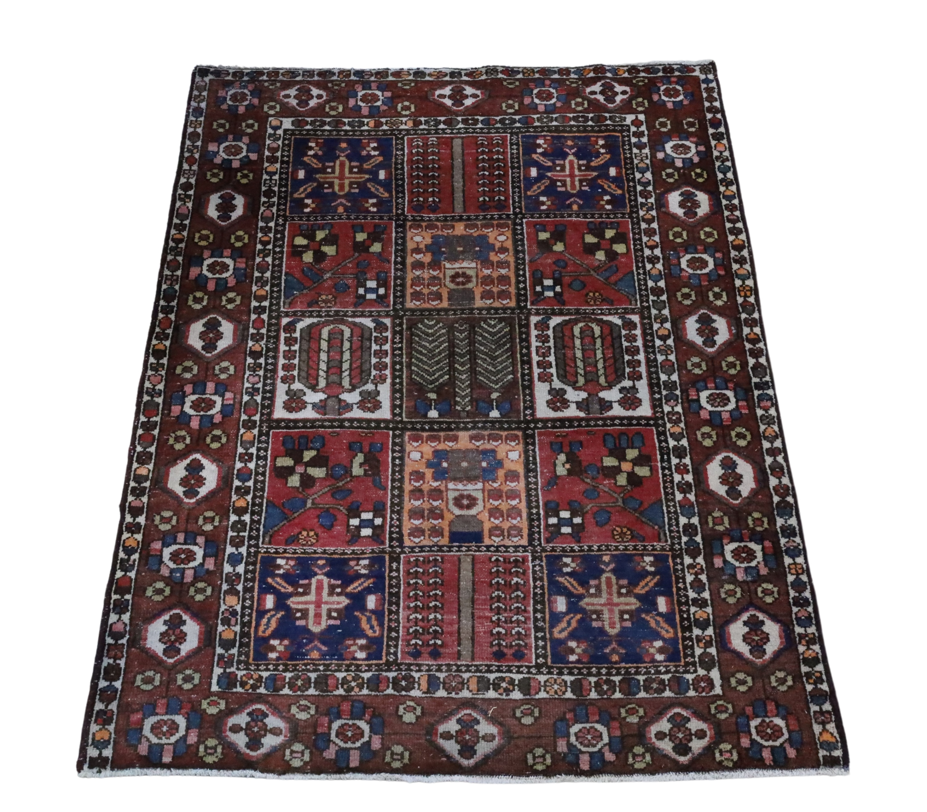 ORIENTAL RUG 4'10" X 6'2" BAKHTIARI
