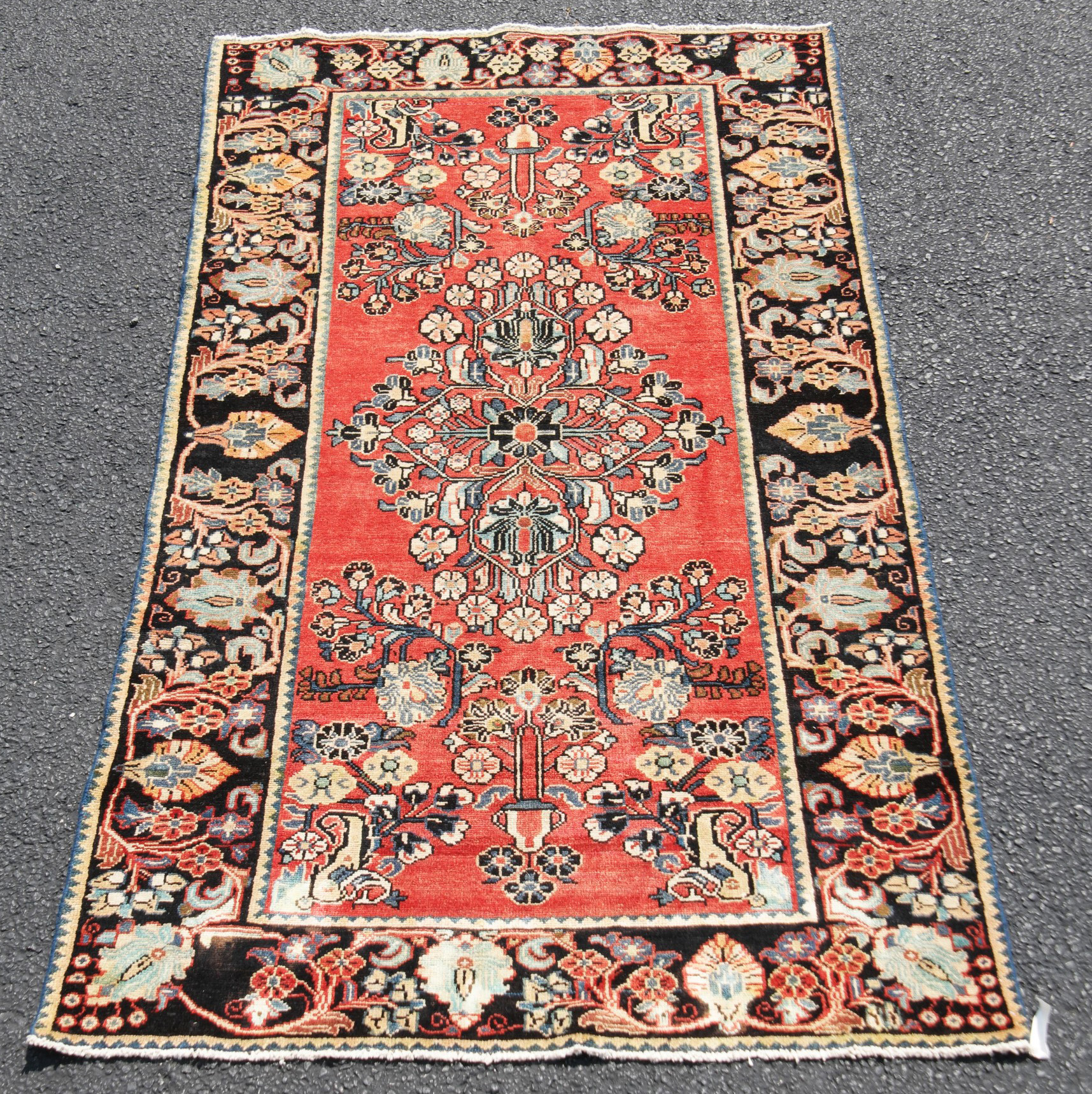 ORIENTAL RUG 4'10" X 8' LILIHAN