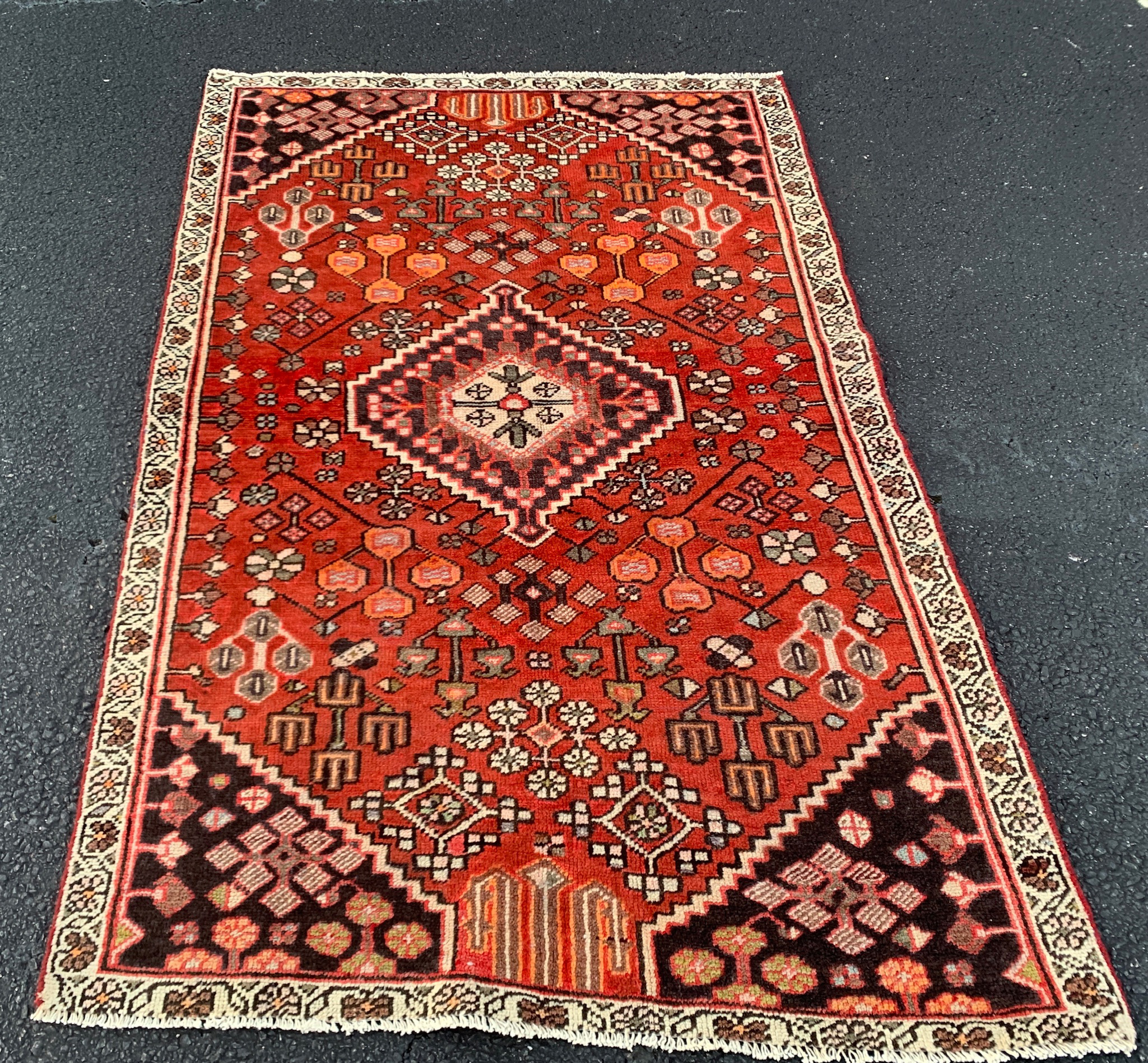 ORIENTAL RUG 4'2" X 6'6" HAMEDAN