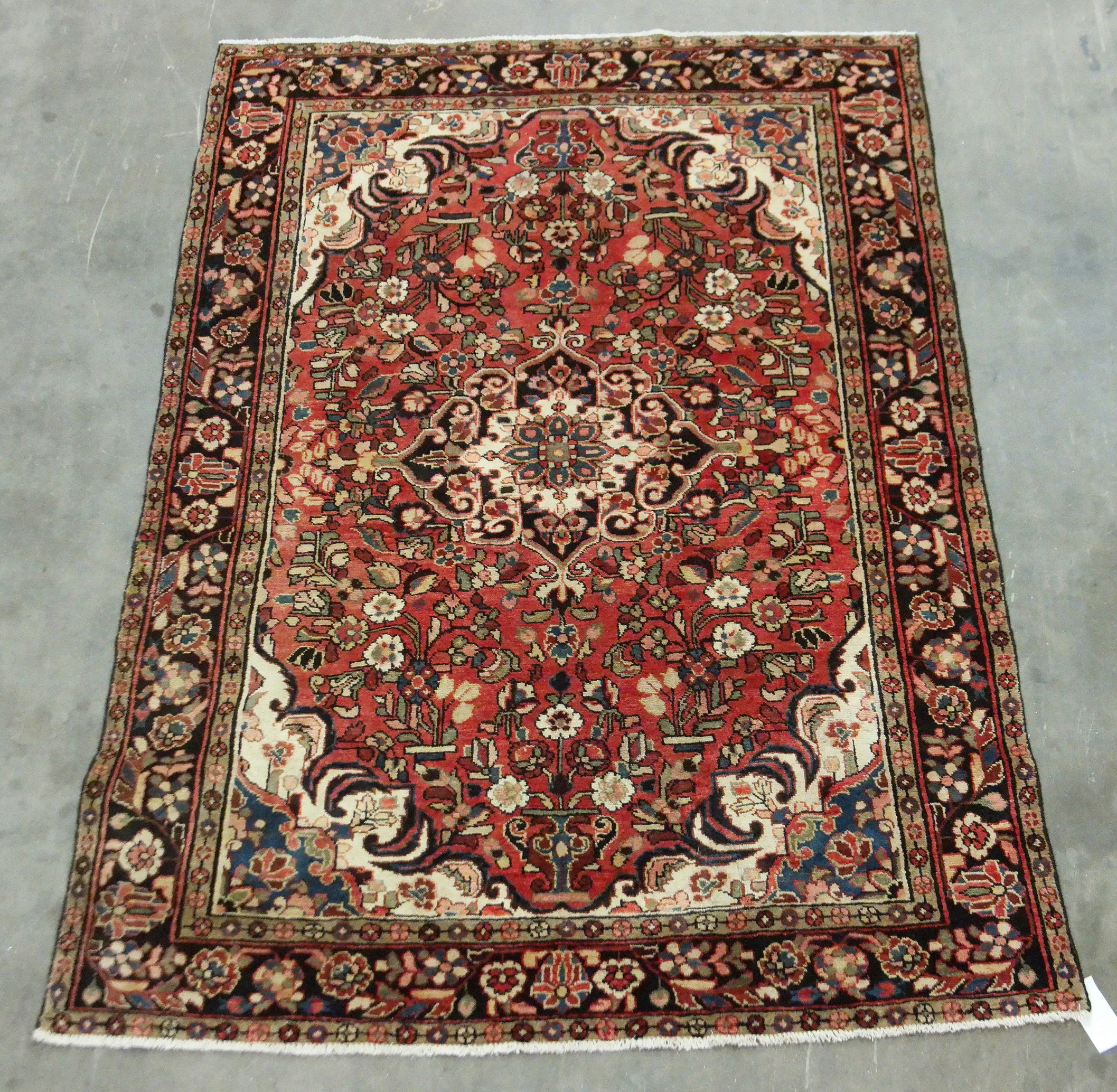 ORIENTAL RUG 4'6" X 6'8" LILIHAN