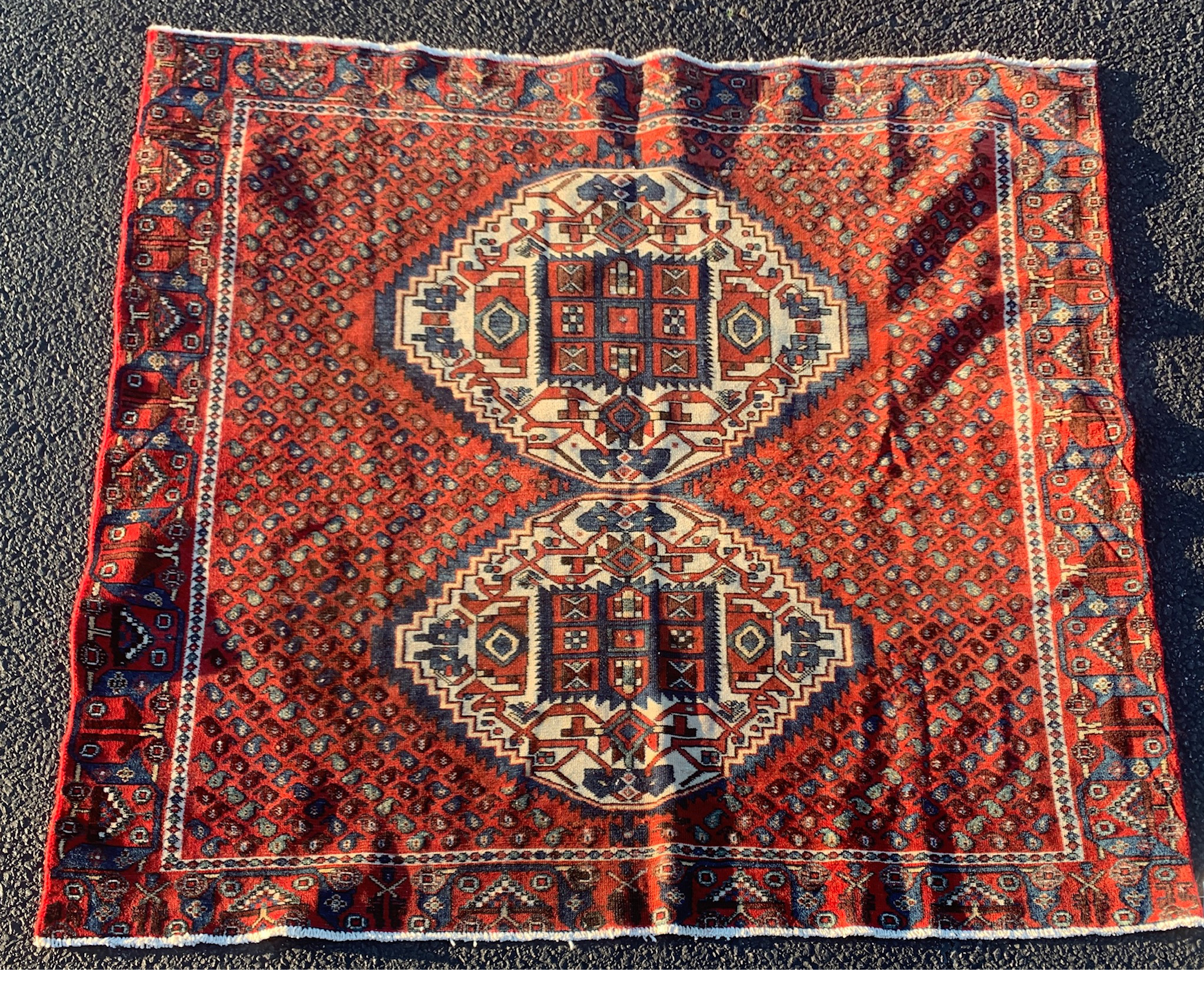 ORIENTAL RUG 5' X 5'3" AFSHAR