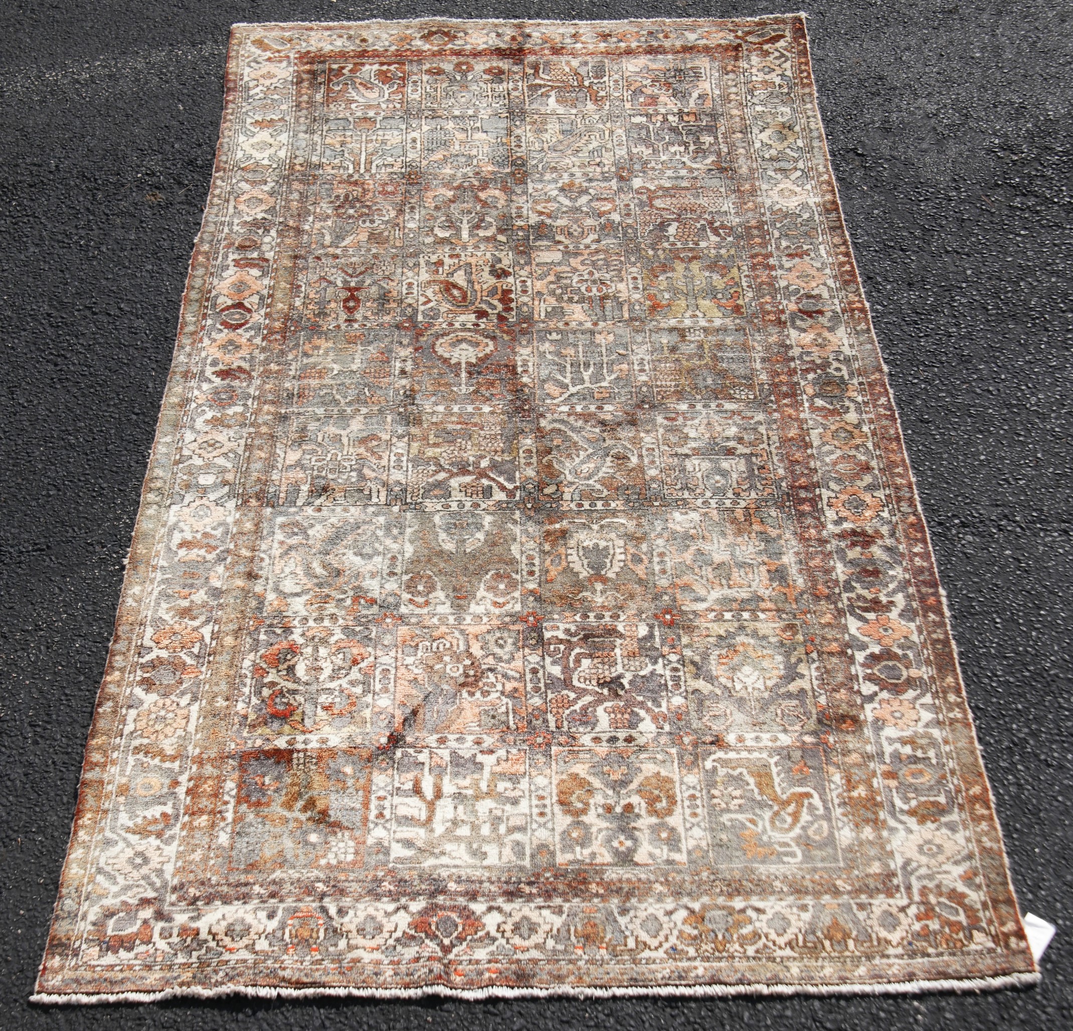 ORIENTAL RUG 5'3" X 9'10" BAKHTIARI