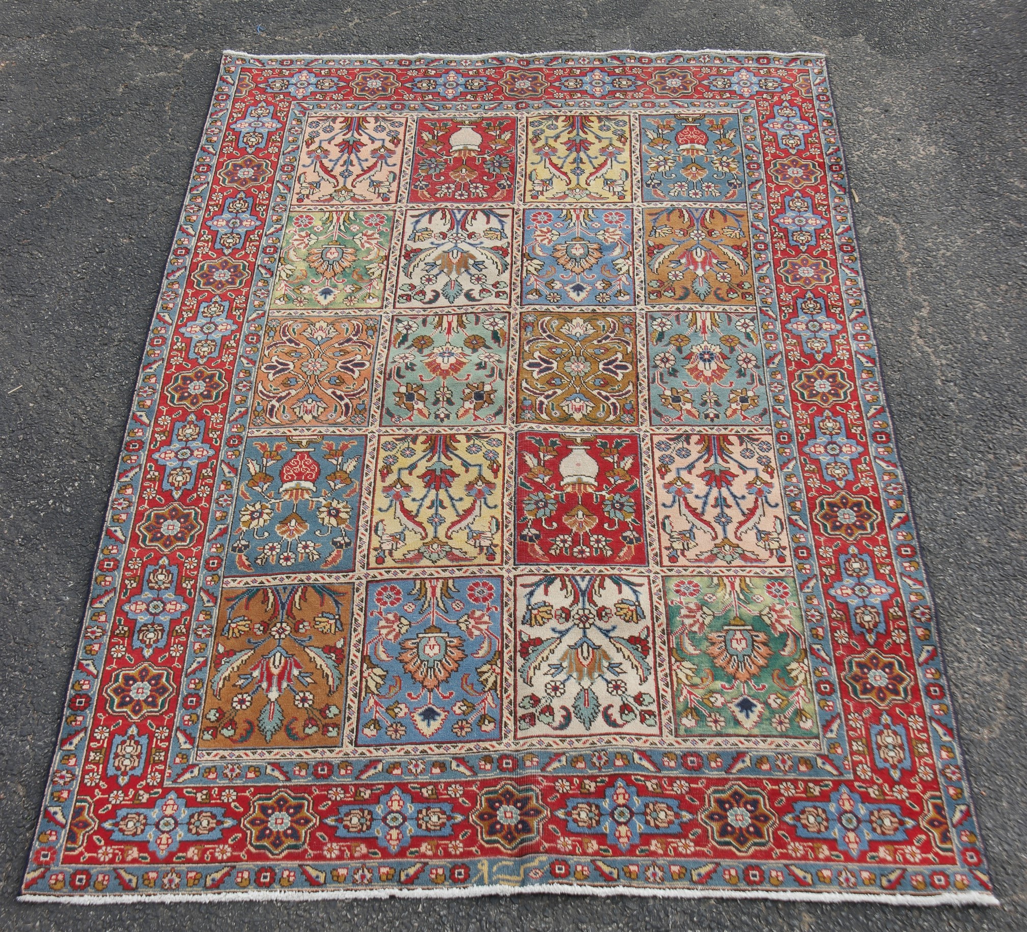 ORIENTAL RUG  5'8" X 8'10" GARDEN