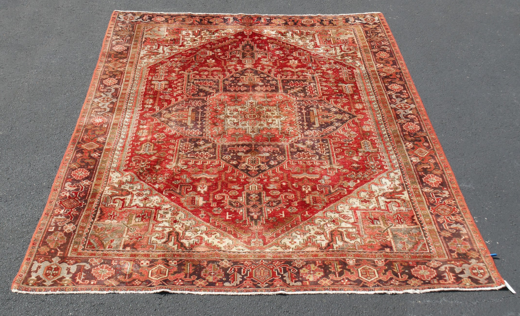 ORIENTAL RUG 9' X 11'7" HERIZ