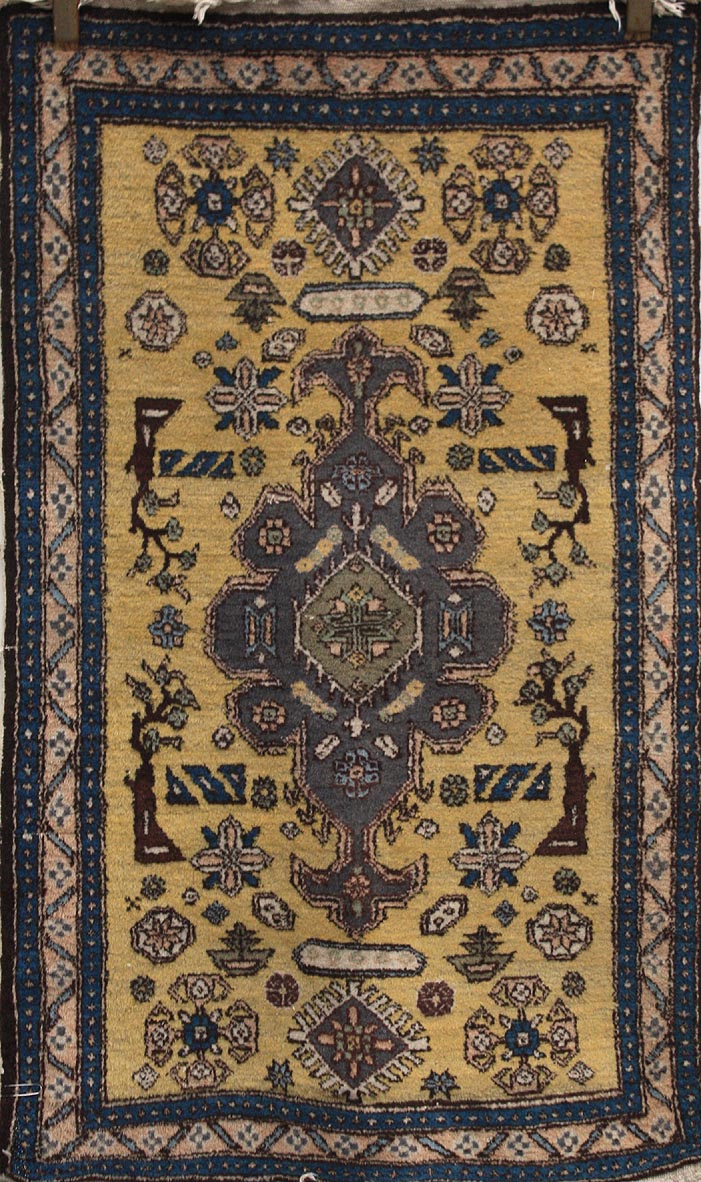 ORIENTAL RUG: CAUCASIAN2'3 x