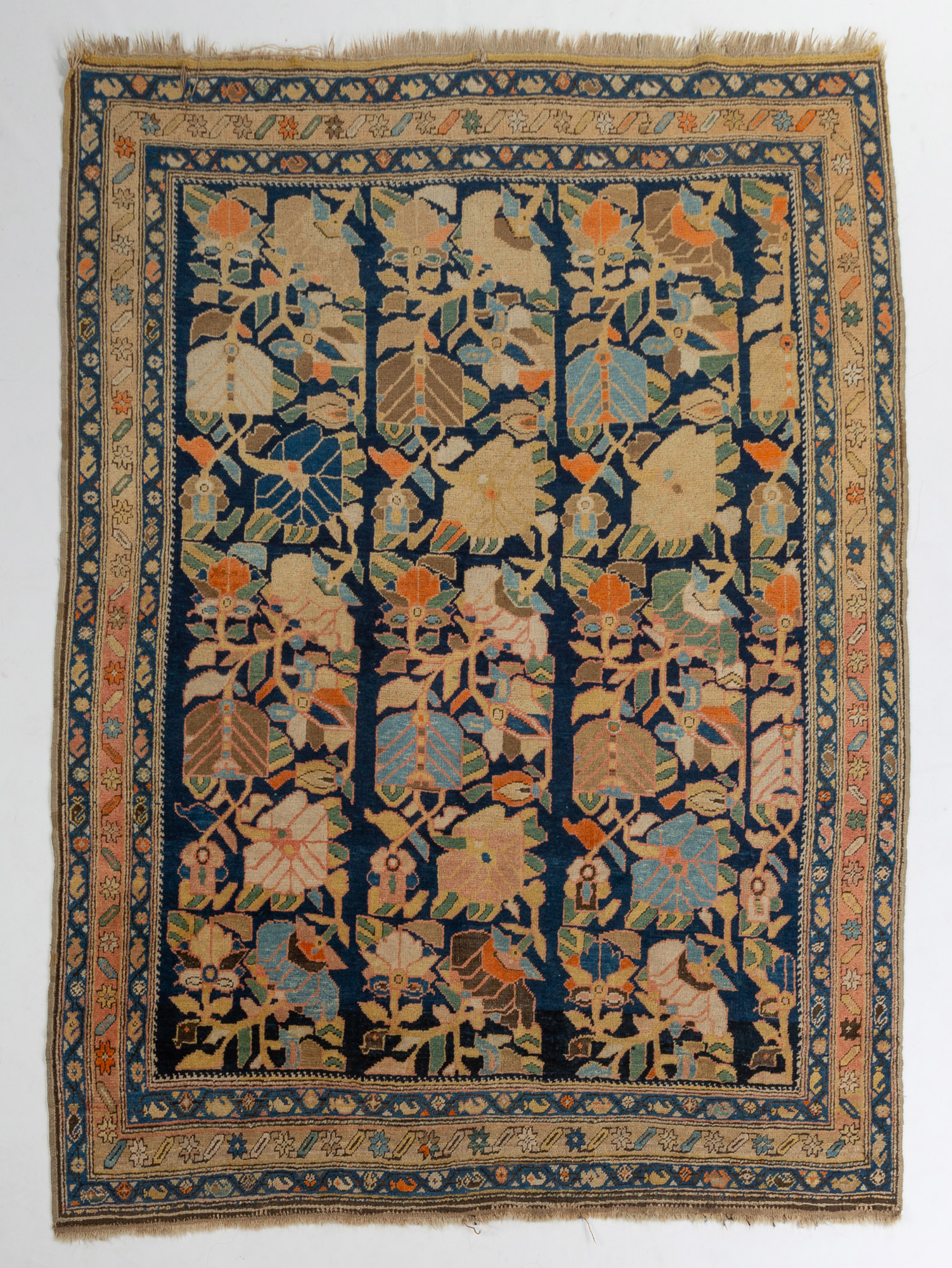 ORIENTAL RUG Early 20th century.
