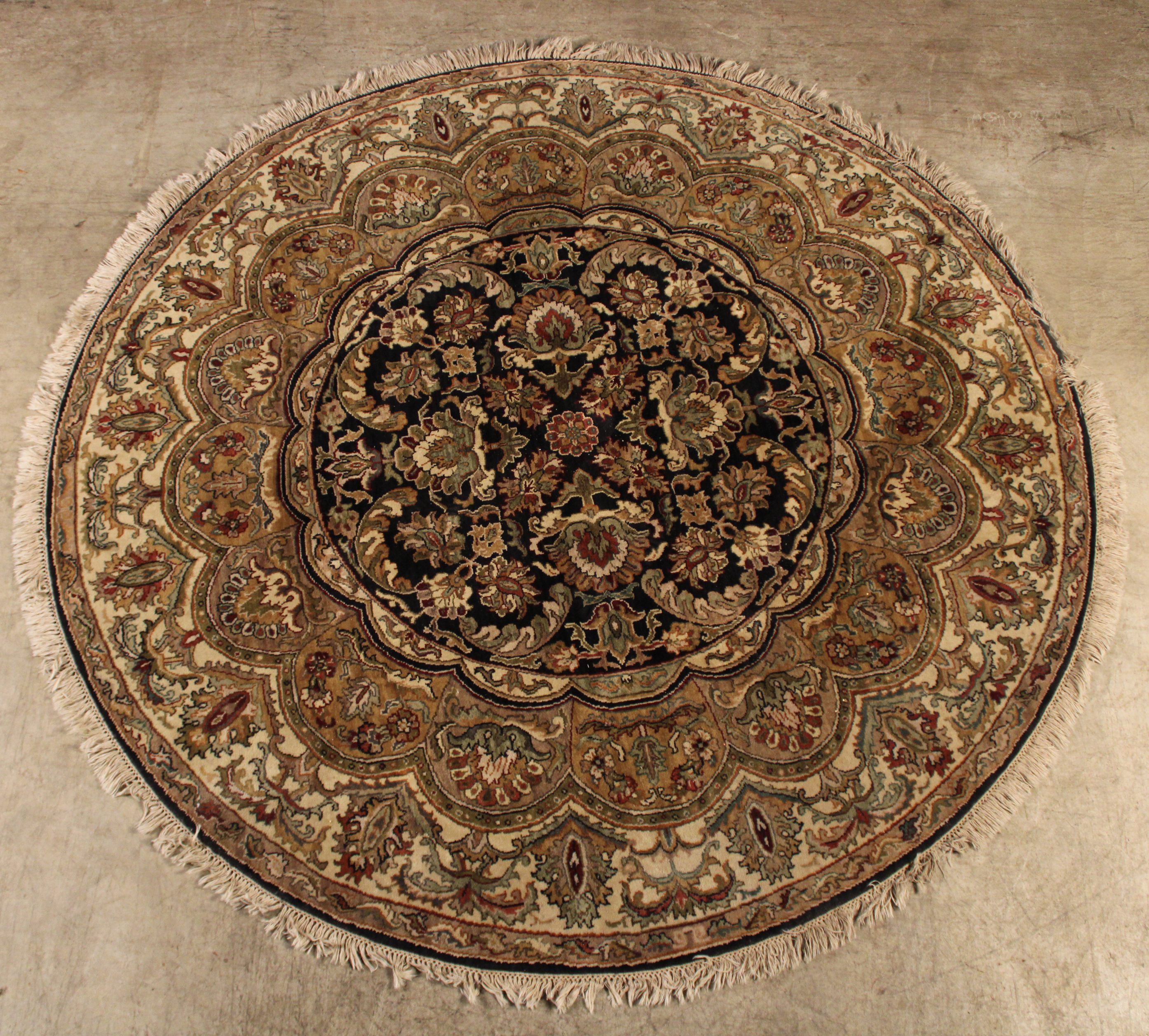 ORIENTAL RUG ROUND ORIENTAL RUG