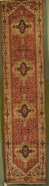 ORIENTAL RUG: SERAPI DESIGN RU