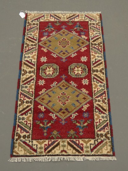 Oriental rug Sherivan. 2' 2'' x 4'.