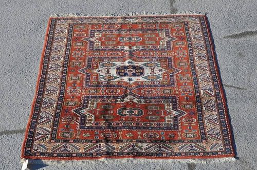 ORIENTAL RUGOriental rug having a