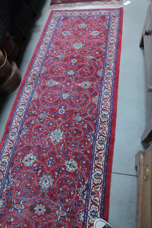 ORIENTAL RUNNER. Floral motif in