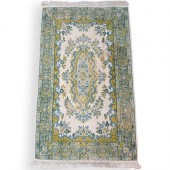 ORIENTAL WOOL RUGDESCRIPTION: