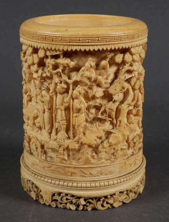 ORNATE ANTIQUE CHINESE IVORY