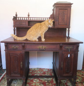 ORNATE KNEE HOLE VICTORIAN WRI