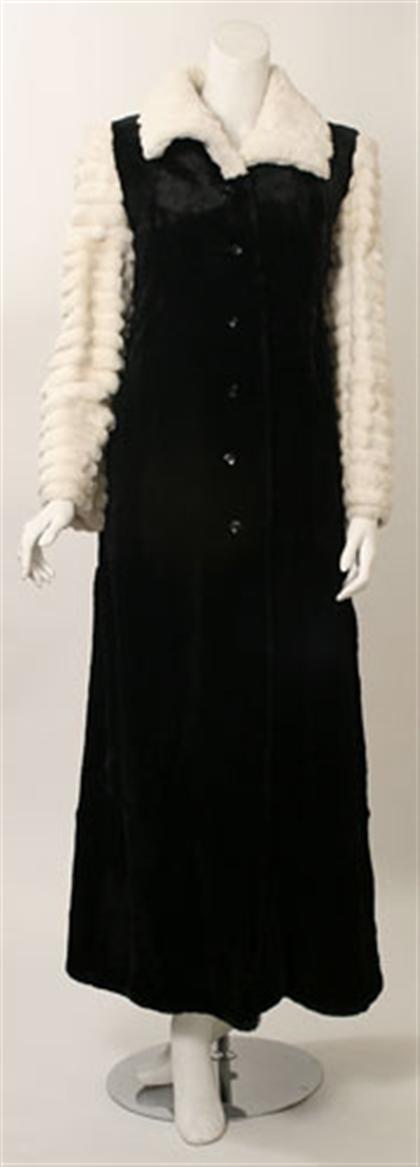 Oscar de la Renta black and white