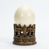 OSTRICH EGG ORNAMENT ON GILT P