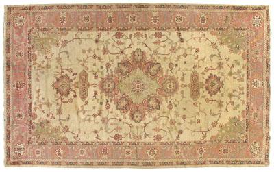 Oushak rug, elaborate central