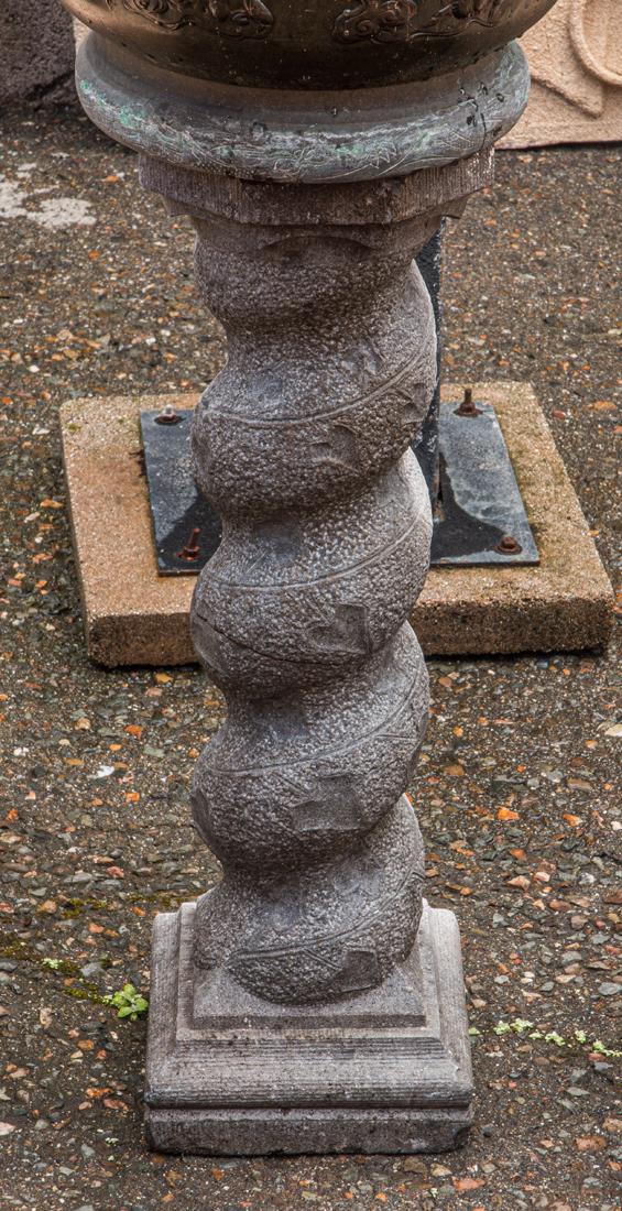 OUTDOOR SPIRAL PEDESTAL Outdoor