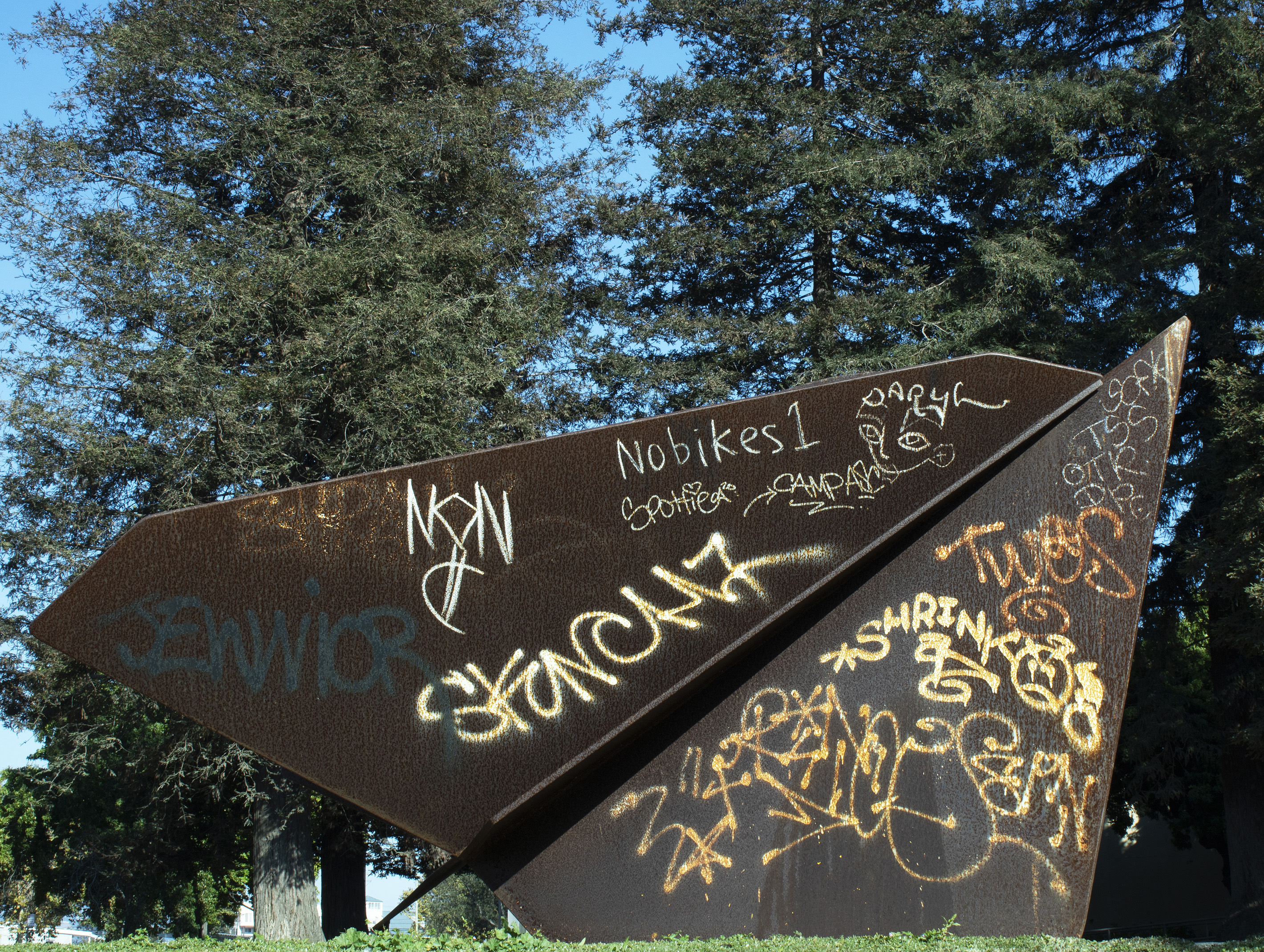 OUTDOOR STEEL SCULPTURE, JEAN