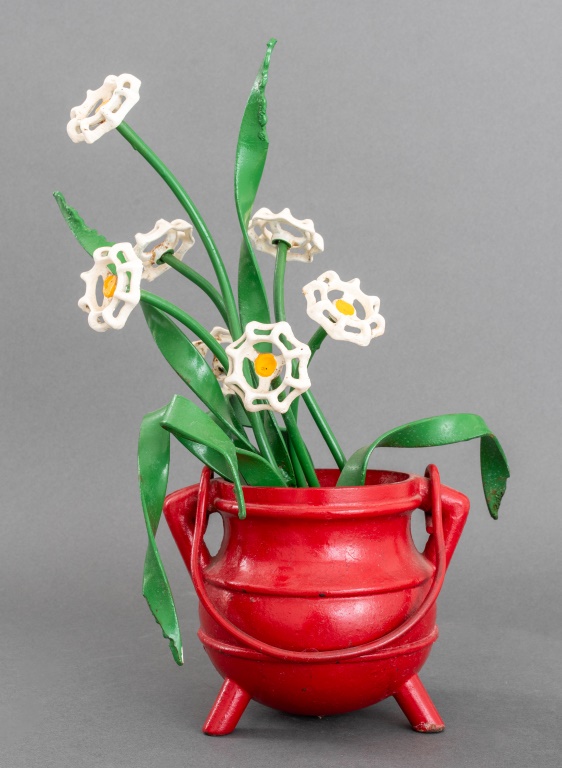 OUTSIDER ART FOUND OBJECT BOUQUET