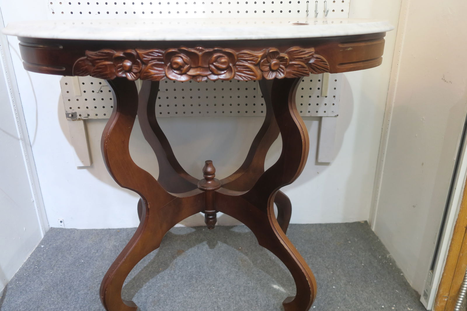 OVAL MARBLE TOP MAHOGANY TABLE ON