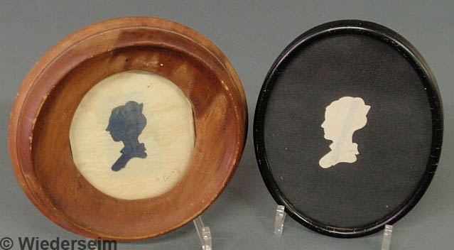 Oval silhouette signed "Miss Mary