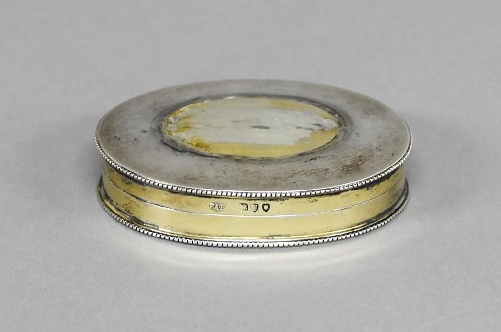 Oval silver snuff box, London, with