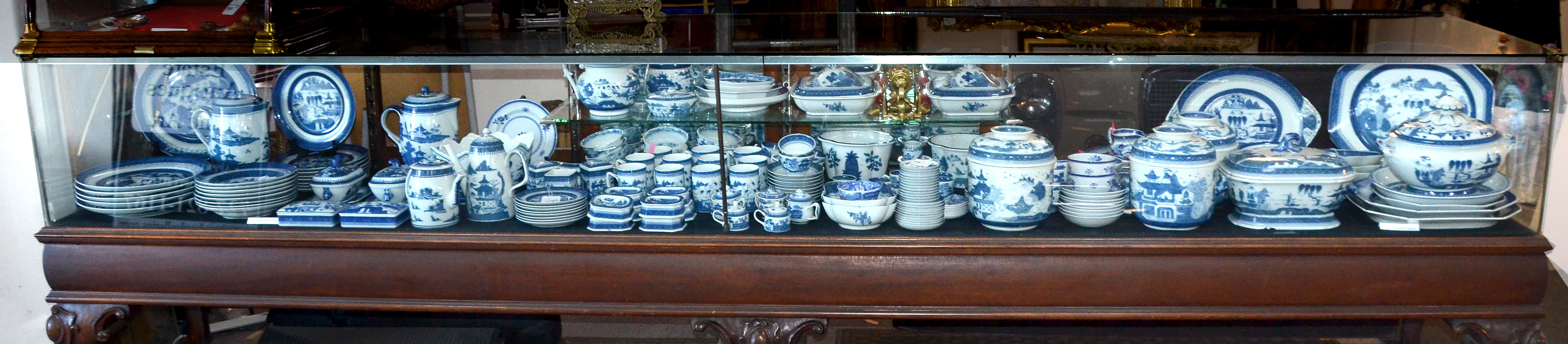 OVER 200 PIECES MOUTTAHEDEH