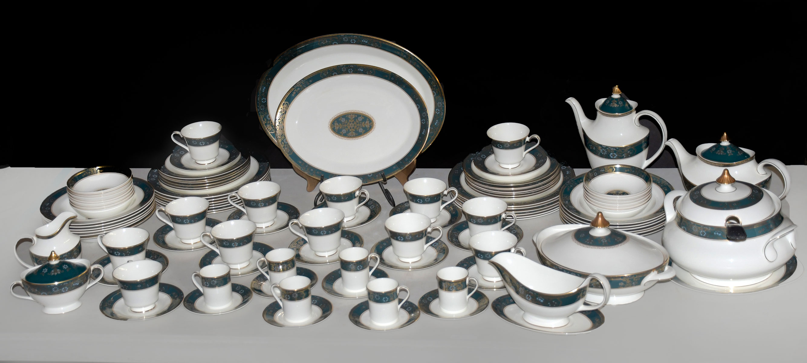 OVER 70 PIECES ROYAL DOULTON