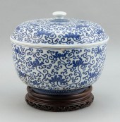 OVERSIZE JAPANESE BLUE AND WHI