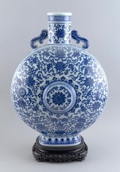 OVERSIZED CHINESE BLUE AND WHI