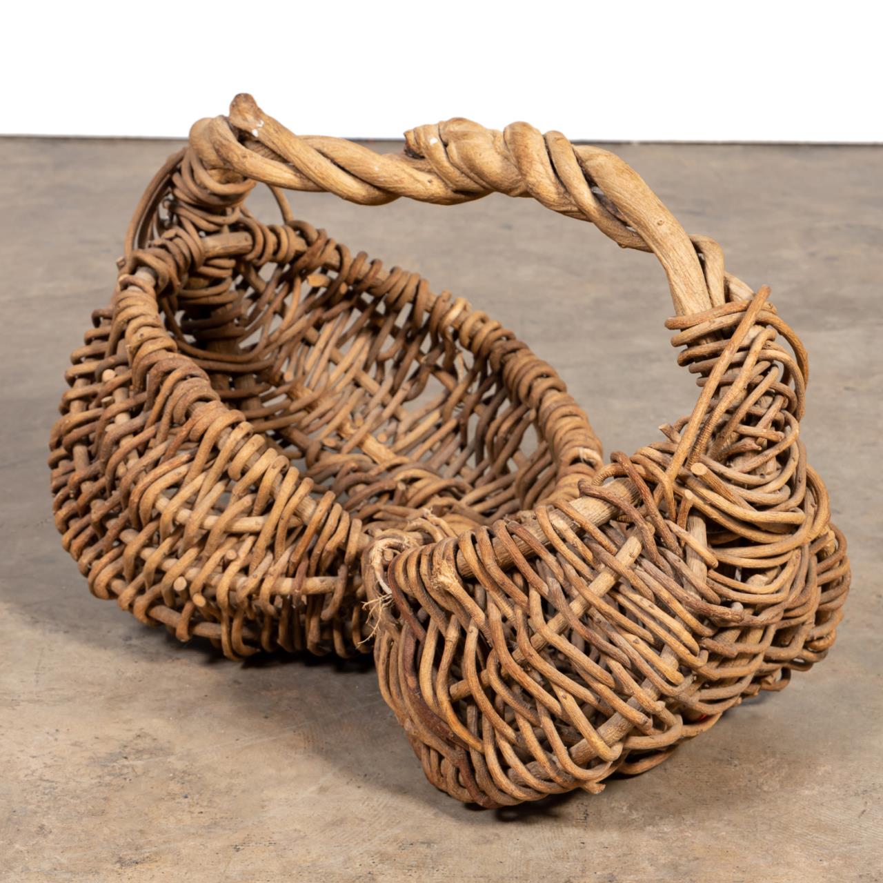 OVERSIZED WOVEN WOODEN TWIG