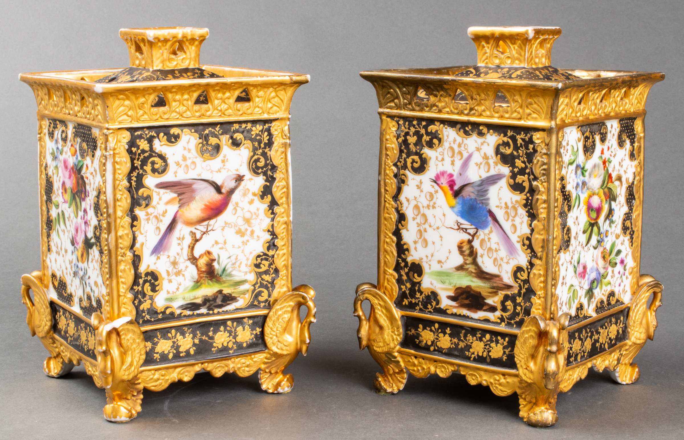 PAINT DECORATED PORCELAIN POTPOURRI