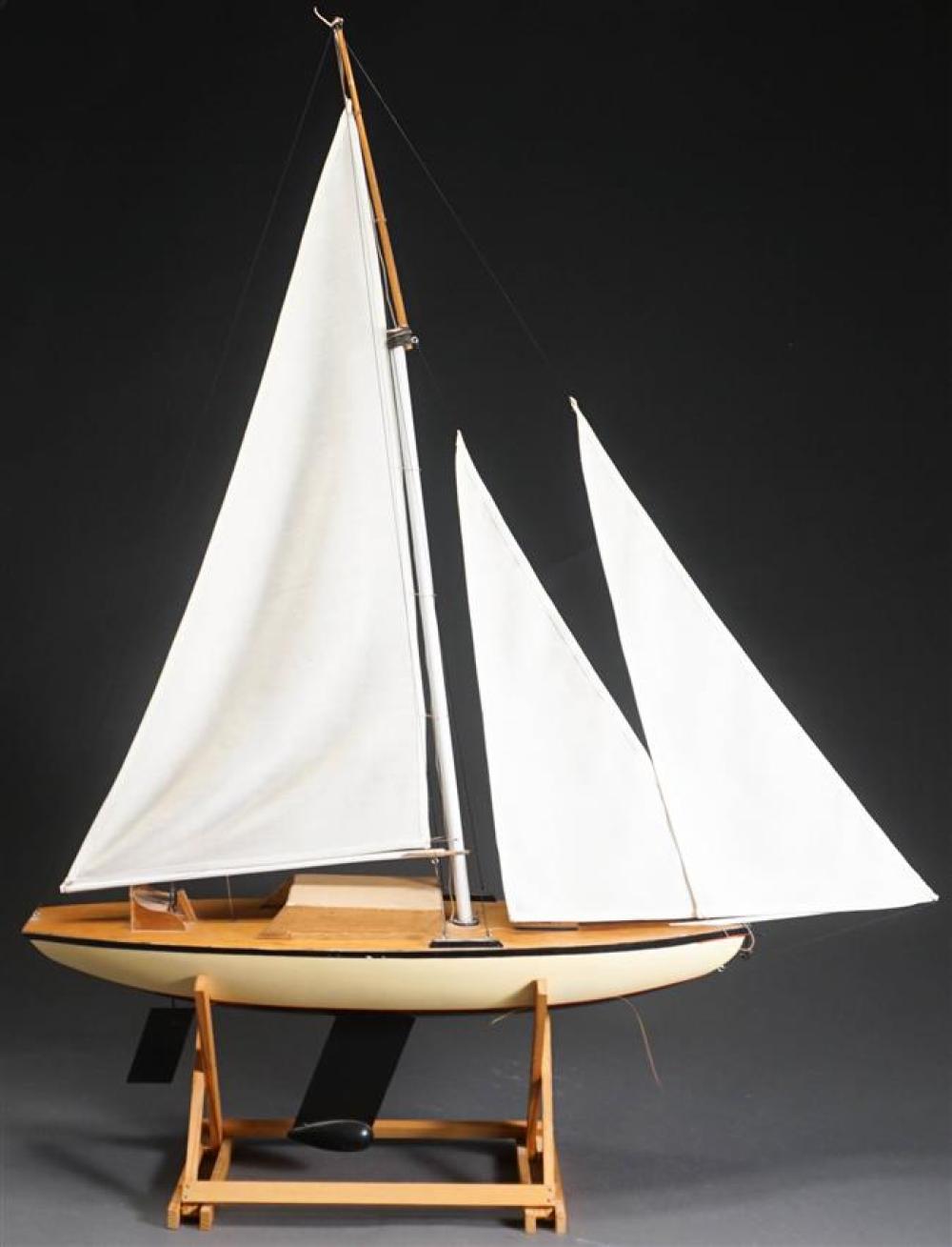 PAINTED AND DECORATED WOOD MODEL OF