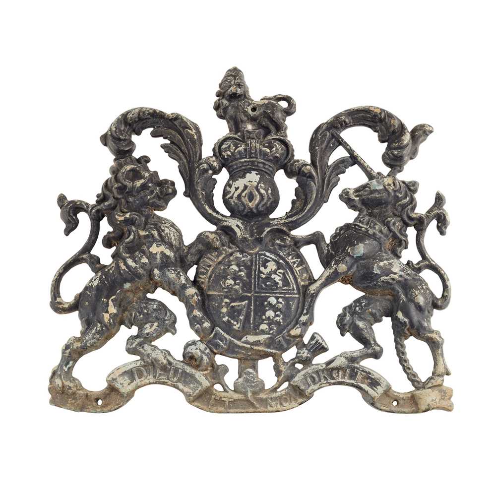PAINTED CAST IRON BRITISH ROYAL