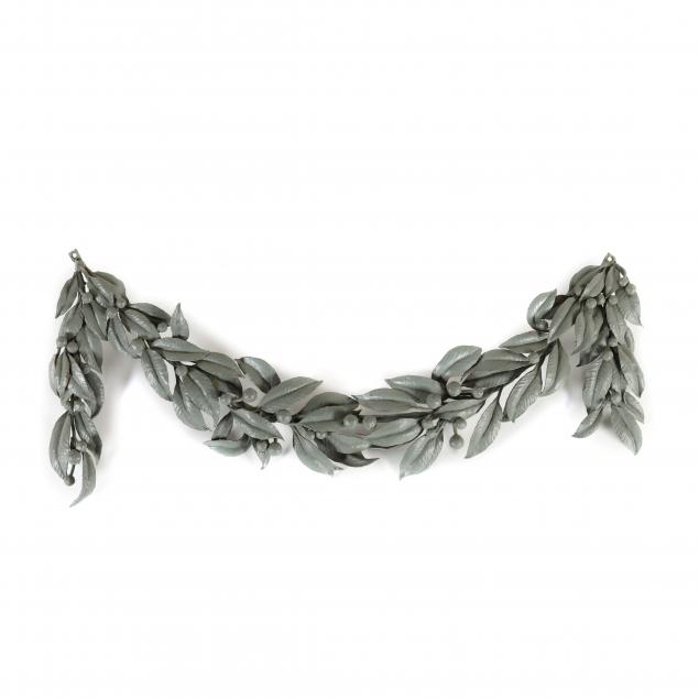 PAINTED IRON LAUREL LEAF SWAG