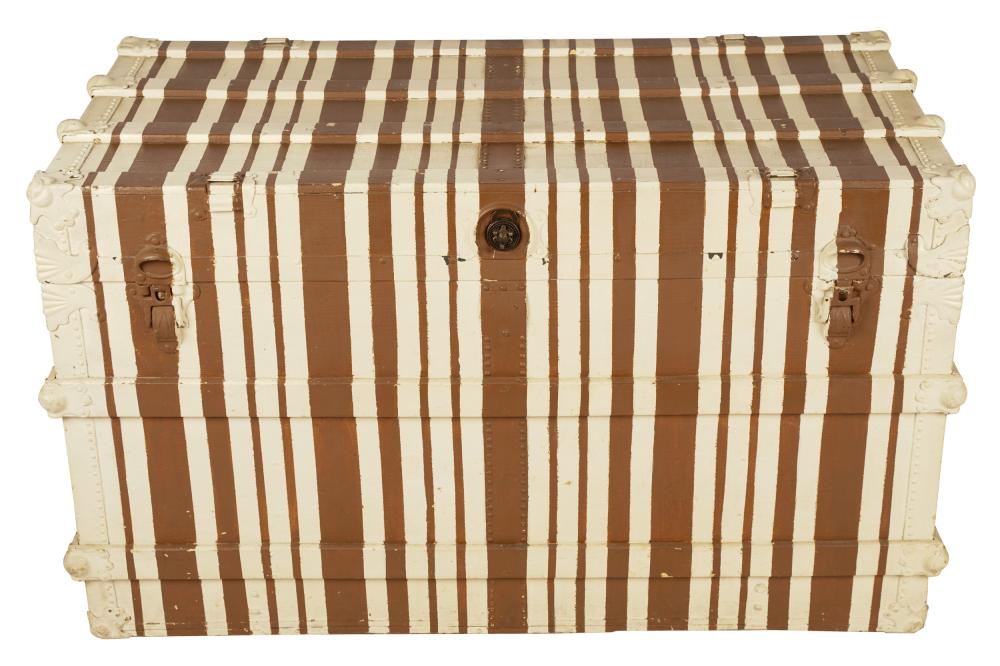 PAINTED SLAT TRUNKwith painted